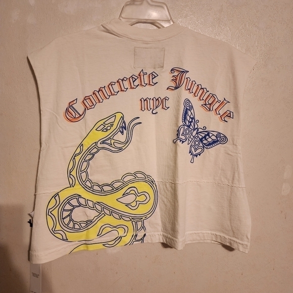 Spirit Jersey Sleeveless Crop Graphic Tee "Concrete Jungle NYC" Size L NWT - Picture 1 of 11